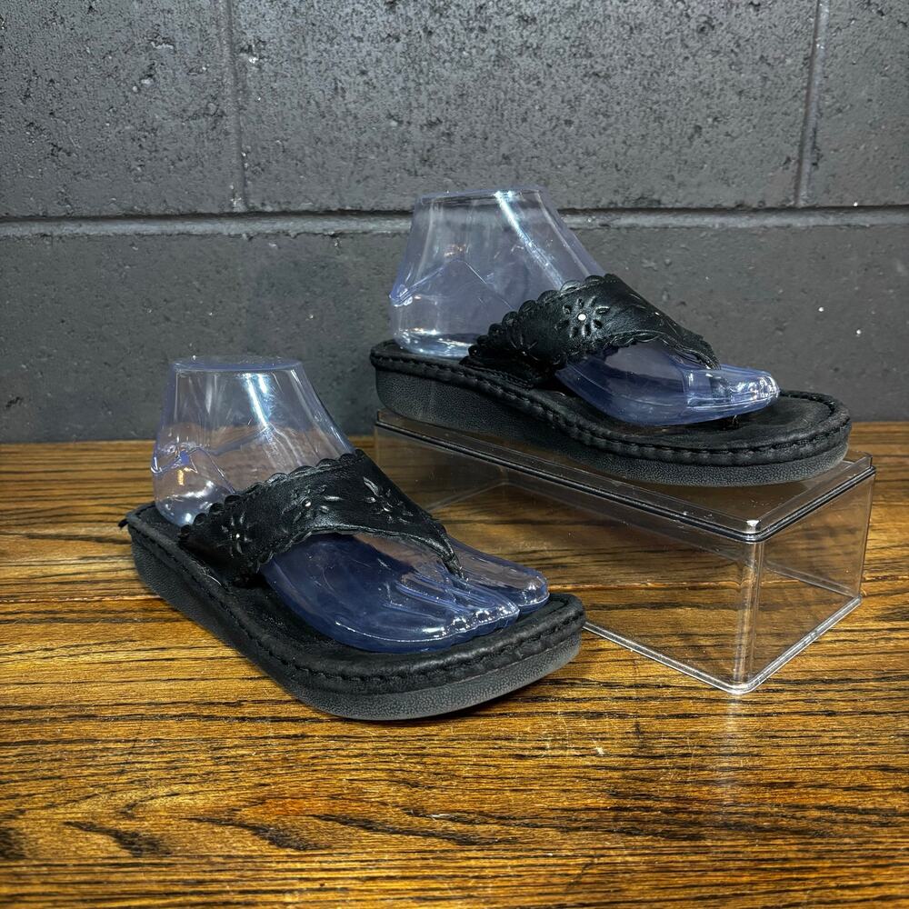 Encanto Women’s Black Leather Thong Sandals Floral Cutout Comfort Size 8